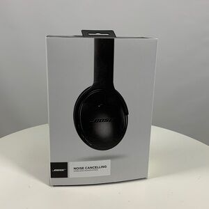 Bose Quietcomfort 35 Noise Cancelling Wireless Headphones with Case